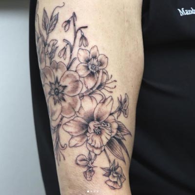 Sydney is known for her floral and wildlife tattoos. Here is a Flower sleeve start tattoo in college station tx